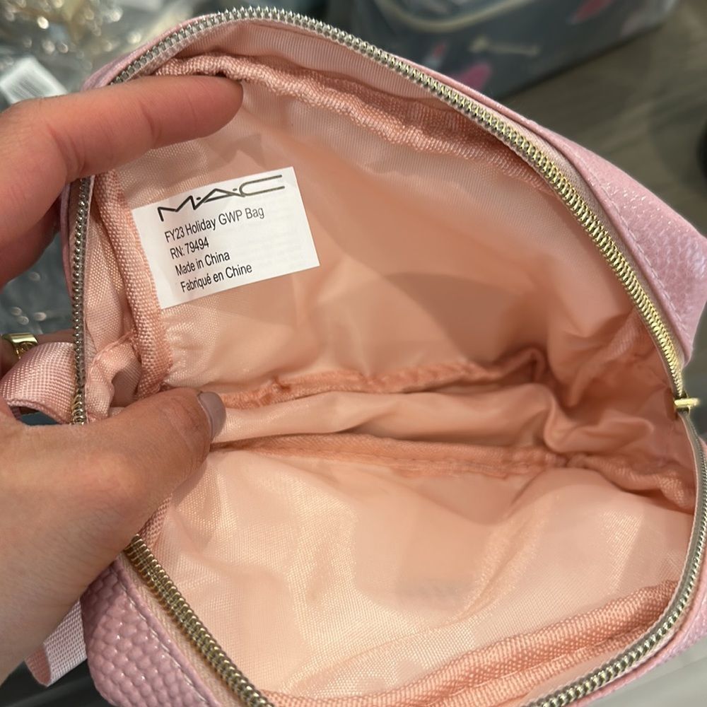 M.A.C Cosmetics bag and goodies - Picture 6 of 7